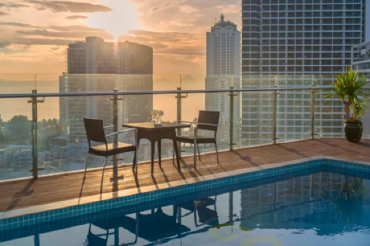 The Gold Coast Hotel Nha Trang Отели рядом с достопримечательностью «Лонг Шон»