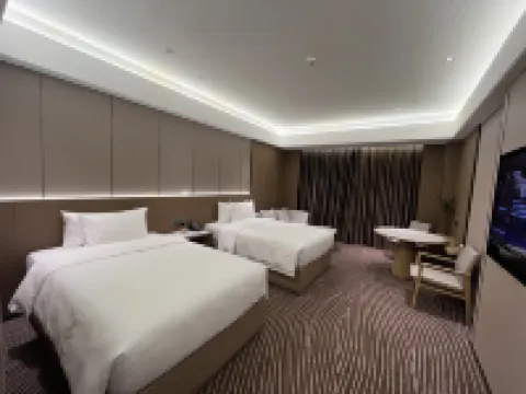 EAST LAKE HOLIDAY HOTEL Hotels in Yangchun