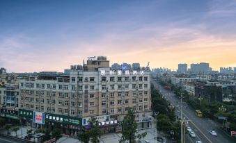 Manzhou International Hotel (Jiajiang Passenger Transport Center)