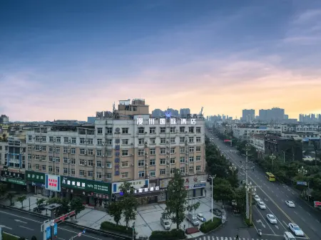 Manzhou International Hotel (Jiajiang Passenger Transport Center) Отели рядом с достопримечательностью «Dongfeng Weir-Qianfo Rock»