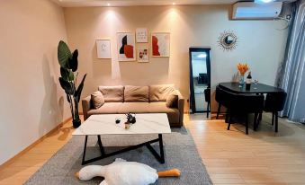 Wuhan Hailun Square Duplex Cinema Apartment (Jiangxia Living Room Subway Station)