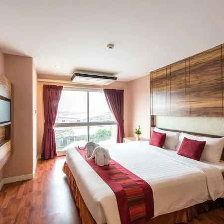 Eastiny Resort & Spa Отели рядом с достопримечательностью «Ват Суттхават»