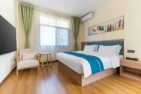 Wudang Mountain Yuman Junshe Homestay Hotels near Lvsongshi Daojian Local Special Products