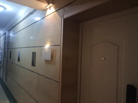 Comeacross River-View Homestay (Jiefangbei Hongya CaveBranch)