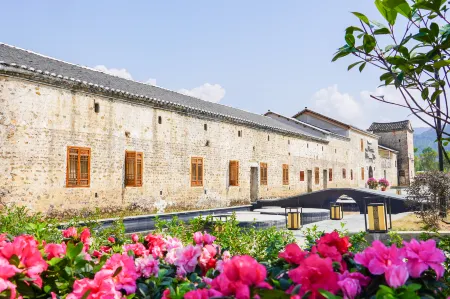 Ai Bei Wei min su (Longnan high-speed rail east station branch) Отели в г. Луннань