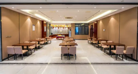 Jingjing Light Luxury Hotel (Mingshi Branch) Отели рядом с достопримечательностью «Chishuiyuan Square»