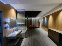 Weiting Light Luxury Theme Hotel Hotels near Danxianlaihe Park