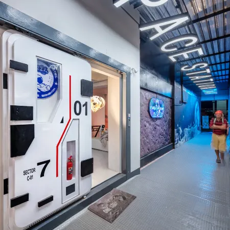 Space Station Hostel Отели рядом с Аэропорт Дон-Муанг