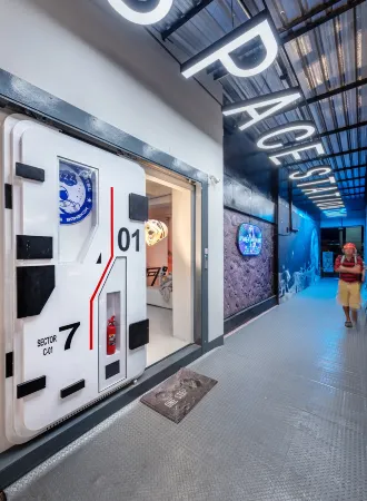Space Station Hostel Отели рядом с достопримечательностью «Phranakhon Rajabhat University»