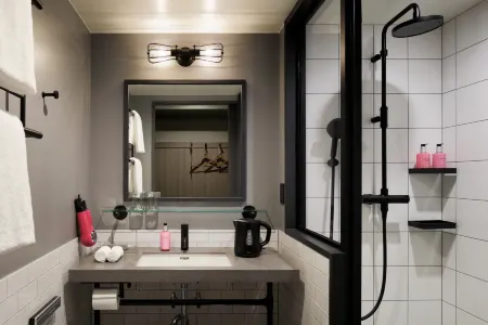 Moxy Osaka Umeda Отели рядом с достопримечательностью «Shin Umeda City»