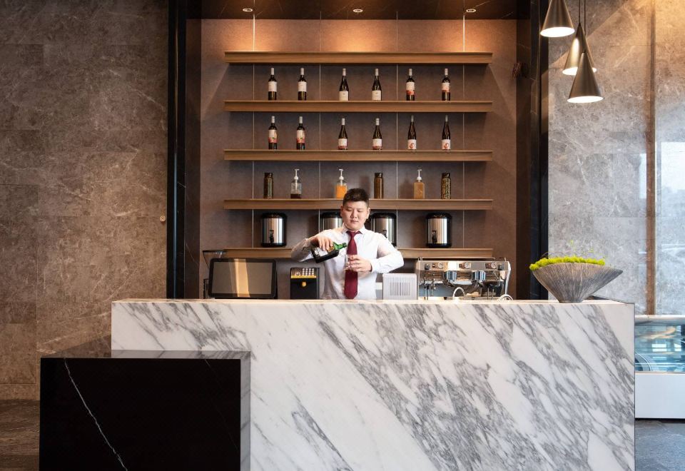 조이 홀리데이 호텔