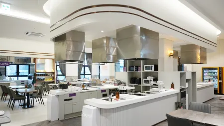 Dominiclava Sokco Отели рядом с достопримечательностью «Sokcho City Museum & Displaced Civilians Folk Village»