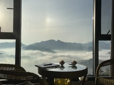 Who is at the swing homestay Отели рядом с достопримечательностью «Longquan Cave»