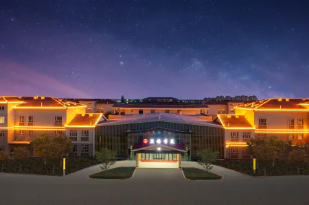 Tie Men Guan Zhong Lian Hotel Отели рядом с достопримечательностью «Первая средняя школа в Таймэнгуане»