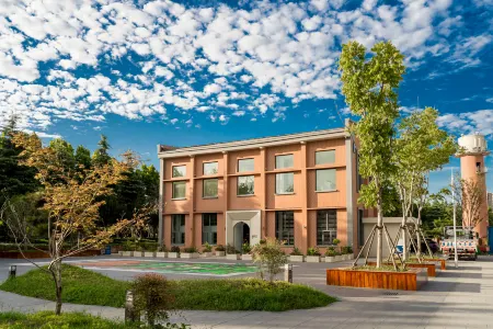 Rezen Hotel (Suqian Wanda Plaza Xiangwang East Road Branch) Отели рядом с достопримечательностью «Suqian University»