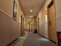 7 Days Premium (Qianjiang Railway Station Lobster City) - Pet friendly