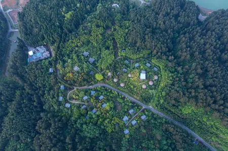 Anshun MADU Jiulongshan Forest Health Resort Hotel Отели рядом с достопримечательностью «Yunfeng Tunpu Scenic Area»