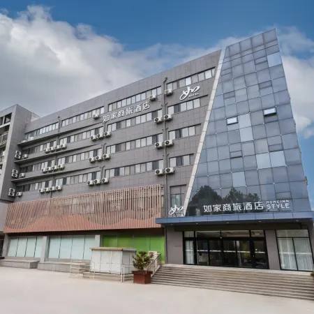 Homeinn Selected Hotel (Dezhou Kangbo Avenue Municipal Government)