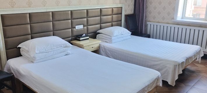 Longyu Hotel Hotele w: powiat Fenglin