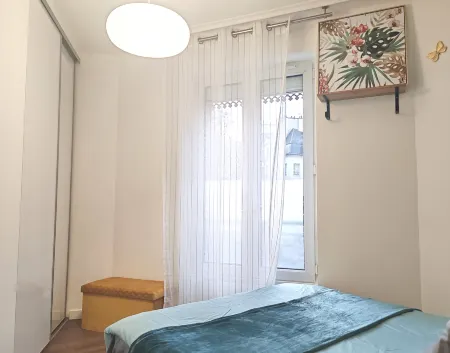 Sans soucis-Latin Quarter,Paris