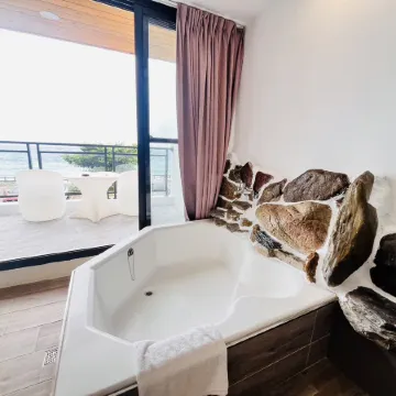 Rockhand Homestay Отели рядом с достопримечательностью «Маяк Элуанби»