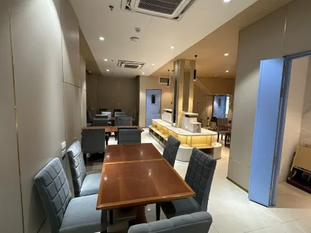 A25 Hotel - 277 Le Thanh Ton