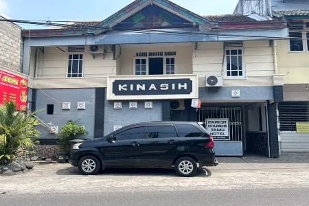Hotel Kinasih Yogyakarta Отели рядом с достопримечательностью «Super Badut Jogja»