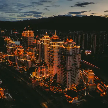 Saiyasi Resort Hotel (Washan Fengcheng Mohanli Plaza Yulong Lake Park)