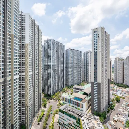 Vinhomes Central Park Collection Отели рядом с достопримечательностью «Куан-Бинь-Тхань»