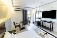 Spotlight Hotel near Hundred Islands Wharf - balcony