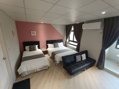Comfort Triple Room With Shower Light Shadow Photo