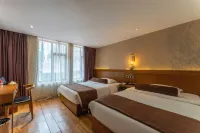 JAMES JOYCE COFFETEL Hotel  (Guling Street restaurant on Mount Lu Tramway platform)