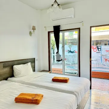 Side Walk Boutique Hotel Hotel dekat Pantai Noi Na