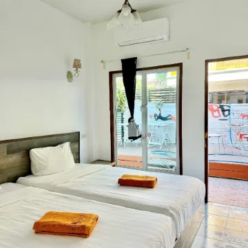 Side Walk Boutique Hotel