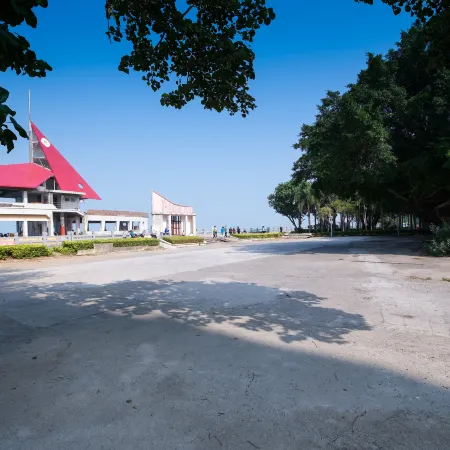 Beihai Yihai Qingcheng Seaview Hotel (Old Street Underwater World Shop)
