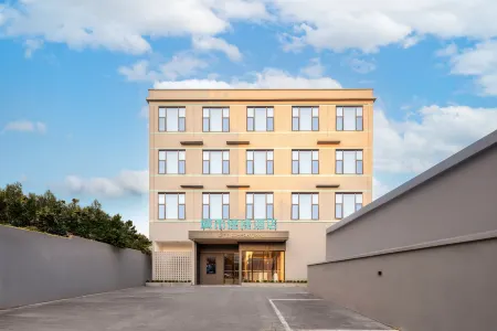 City Comfort Inn Hotel (Haikou Meilan Guojijichang T1T2 Hangzhanlou) Отели рядом с достопримечательностью «Qiongtai Normal University (Guilinyang Campus)»