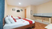 RedDoorz @ Casa Buena Dormitel Davao City Hotels in Davao