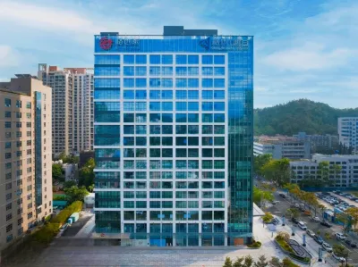 Zhuhai  G Place Hotel (Jiuzhou Port Bailiandong Park Branch) Hotels near Haojiefang (Mingzhu Station)