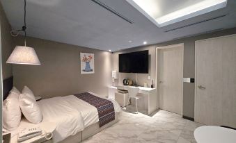 waltz hotel