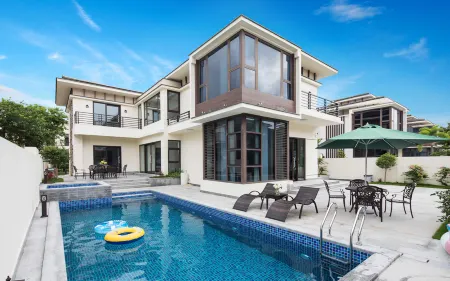Xile Holiday Villa (Hailing Island Poly Yintan Branch) Отели рядом с достопримечательностью «Hai Ling Island»
