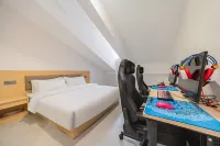 Yunjing E-Sports Hotel (Fengjie County High-Speed Rail Station)