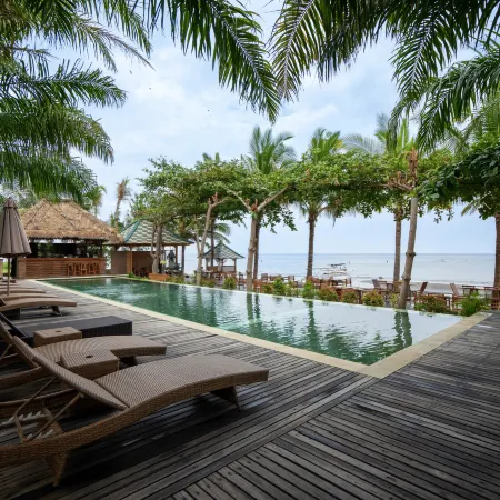 The Grand Villandra Resort Lovina Отели рядом с достопримечательностью «Пляж Ловина»