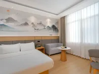 Yayue Hotel (Yingjiang Yinghu Park) Hotels in Yingjiang