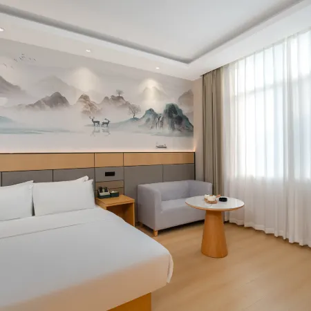 Yayue Hotel (Yingjiang Yinghu Park)