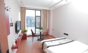 Jinghu Cloud Homestay (Sayram Lake Visitor Center)