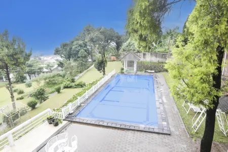 Collection O Villa Bunga Bunga Near Gunung Mas Agrotourism Отели рядом с достопримечательностью «Таман Сафари Индонезия Богор»
