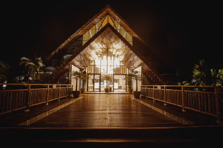 Huayu Hot Spring Homestay Отели в г. Инцзян