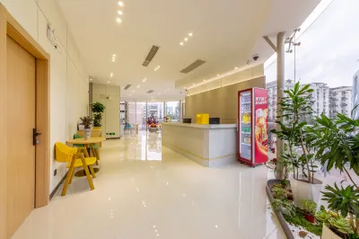 CMAX Hotel Hotel in zona Luoxi Food Street
