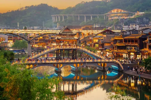 Jingsu Menglan · Beishe Jiangjing Homestay (Phoenix Ancient City Cuicui Water Wedding Shop)