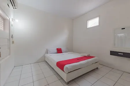 RedDoorz Syariah @ Hotel Kencana Tasikmalaya Отели в г. Cipedes